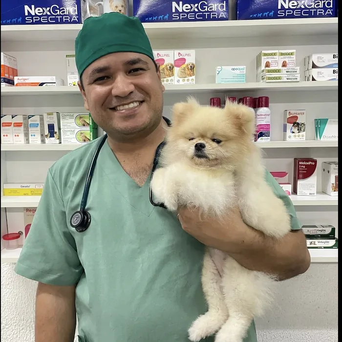 Dr. Alyson com um spitz no colo
